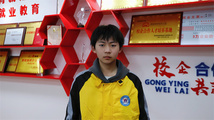 西安萬(wàn)通小萌新徐熙皓：從迷茫中專(zhuān)生到西安萬(wàn)通追夢(mèng)人，技術(shù)改變命運(yùn)！