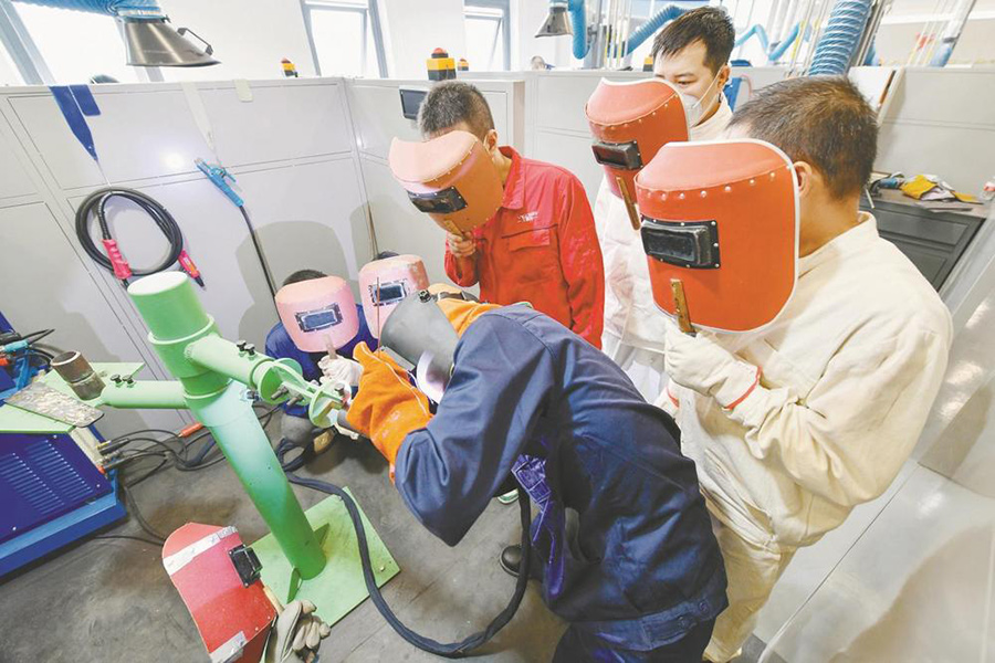 西安哪里學電焊技術比較好？電焊技術主要學什么，操作證好考嗎？