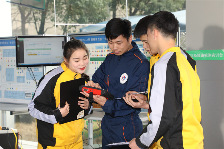 學歷低/沒背景/就業難！學啥技術能改變現狀？?