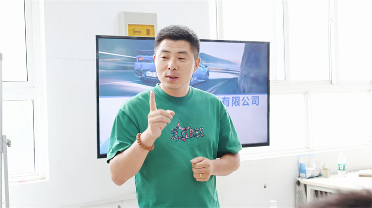 校企合作再升級，學子就業(yè)無憂——靚車牛人走進西安萬通開展專場招聘
