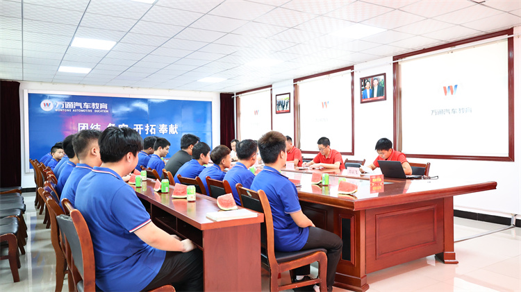 筑夢汽修未來 啟航萬通新篇 ——西安萬通汽車學校2025級新生見面會圓滿舉行