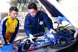 萬通新秀：學(xué)汽修要趁早的新疆雙胞胎兄弟