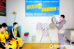 炫酷教學(xué)體驗(yàn)課  引來(lái)訪校學(xué)生圍觀