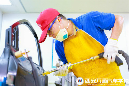 西安萬(wàn)通汽車(chē)鈑金修復(fù)實(shí)訓(xùn)