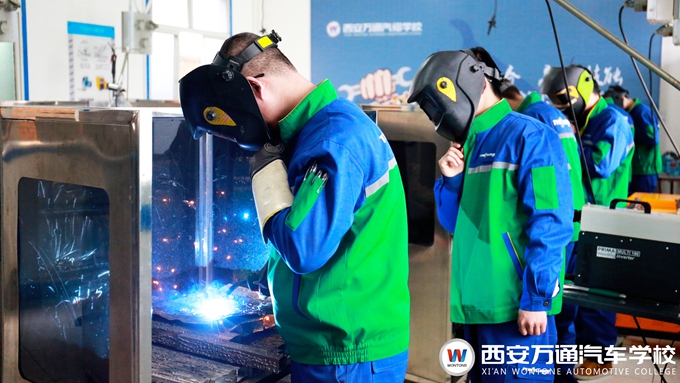 西安萬(wàn)通鈑金修復(fù)——焊接機(jī)的使用