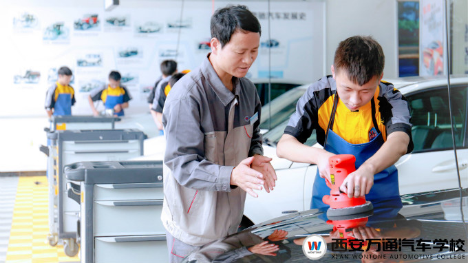 西安萬通汽車學(xué)校實(shí)訓(xùn)耗材投放在學(xué)子在實(shí)訓(xùn)中 西安萬通汽車學(xué)校實(shí)訓(xùn)耗材投放在學(xué)子在實(shí)訓(xùn)中
