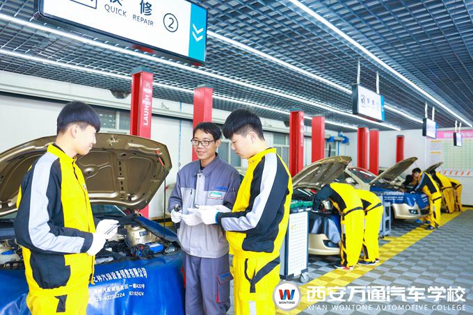 西安萬通汽車學校實訓教學課堂