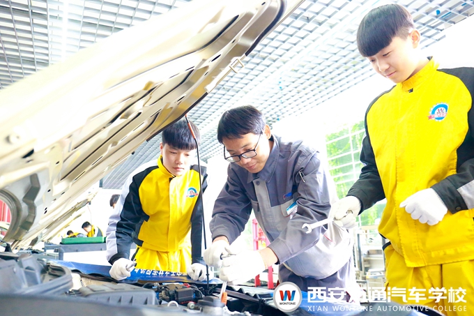 西安萬通汽車學(xué)校實(shí)訓(xùn)教學(xué)課堂 西安萬通汽車學(xué)校實(shí)訓(xùn)教學(xué)課堂