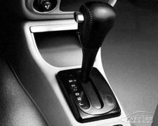 自動擋汽車掛不了擋怎么辦，在線等！