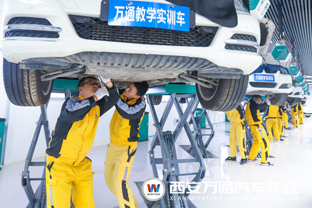 職業(yè)教育發(fā)展備受關(guān)注！來(lái)萬(wàn)通，變身熱門高級(jí)技能人才！