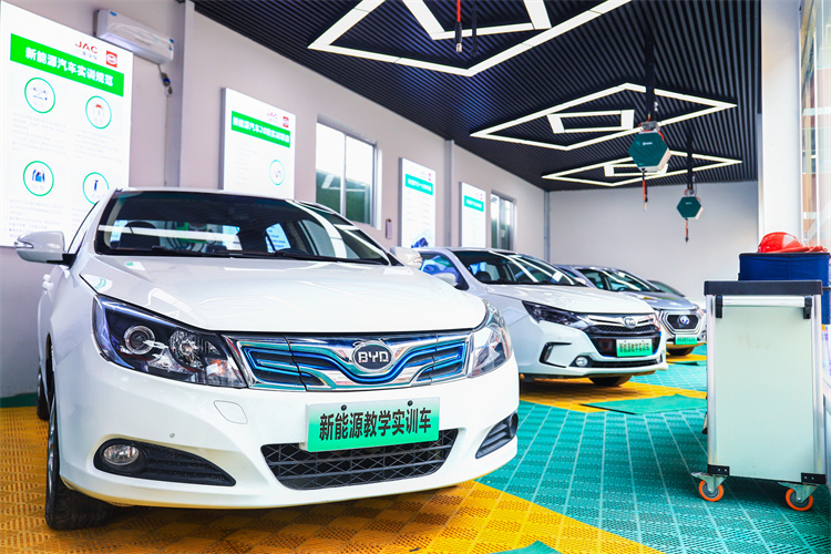 歐盟將于2035年正式禁售燃油車！ 新能源汽車行業發展前景大好！