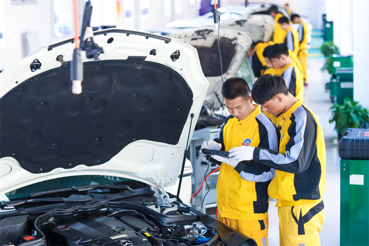 你還擔(dān)心畢業(yè)不好找工作？找對學(xué)校輕松解決！