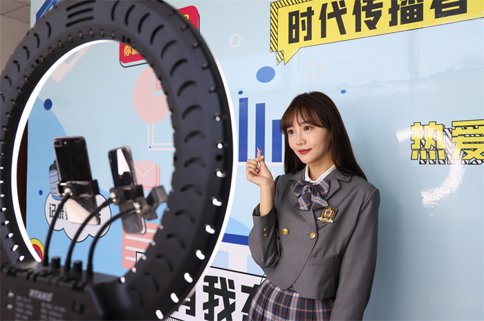 興趣變職業！成為“電商主播”不是夢！