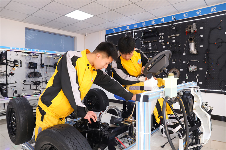 技能改變人生！職校生很具競爭力！