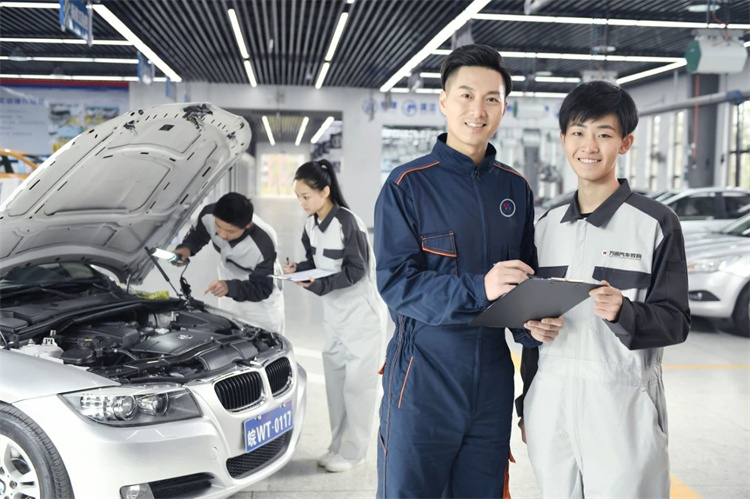 央視：職業(yè)院校學(xué)生一樣能當(dāng)兵、上大學(xué)、考研、公務(wù)員和事業(yè)編