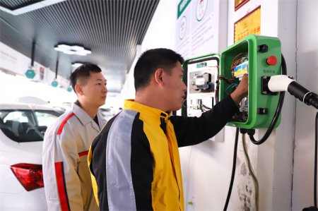 新能源汽車產(chǎn)銷一路狂飆，行業(yè)前景更廣闊！